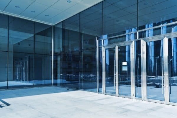 Difference between Curtain Walls and Storefronts